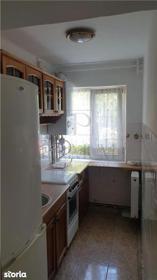 Apartament cu 3 camere semidecomandat, mobilat în Circumvalațiunii