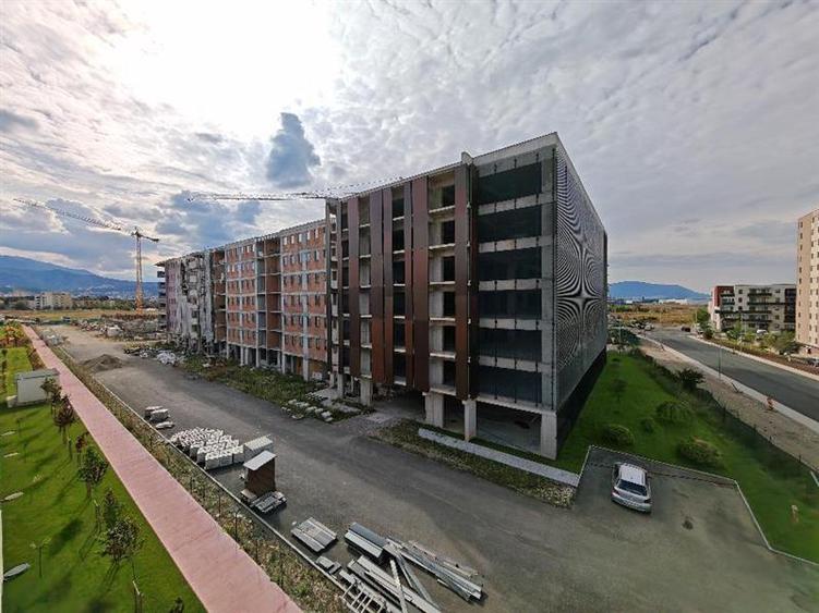 Apartament cu 3 camere decomandat, mobilat în Tractorul