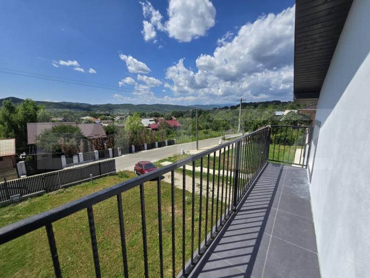 Casă cu 4 camere cu Teren 1458 Mp în Central