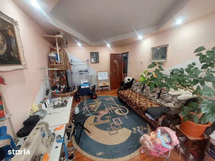 Apartament cu 3 camere decomandat în Sud