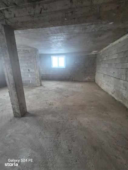 Casă cu 8 camere cu Teren 800 Mp în Central