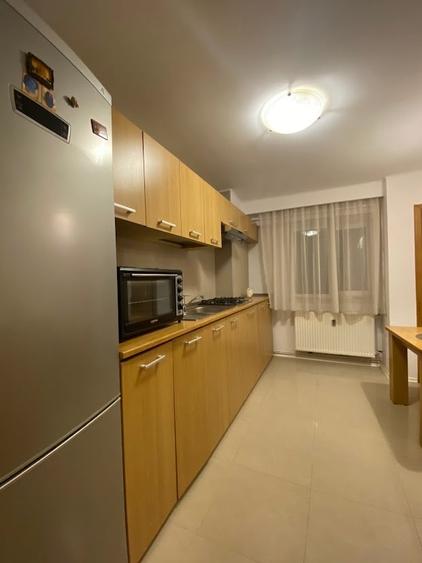 Apartament cu 3 camere decomandat, mobilat în Ultracentral