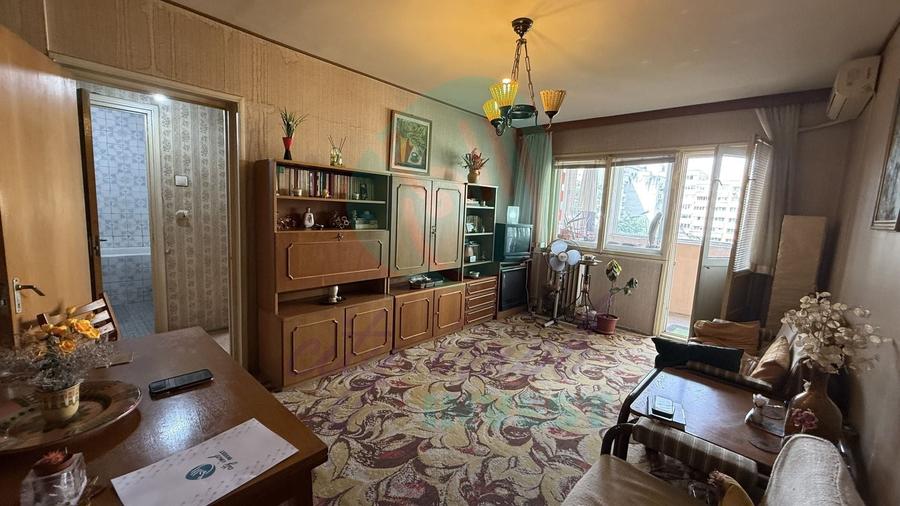 Apartament cu 3 camere semidecomandat în Lacul Tei