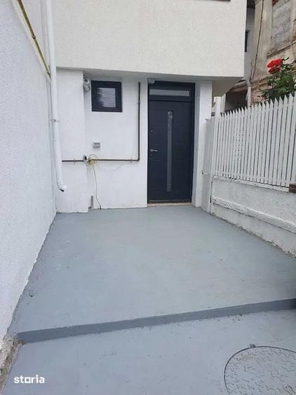 Casă cu 4 camere decomandat cu Teren 16.5 Mp în Gara de Nord