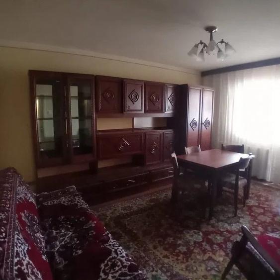 Apartament cu 3 camere decomandat, mobilat în Tractorul