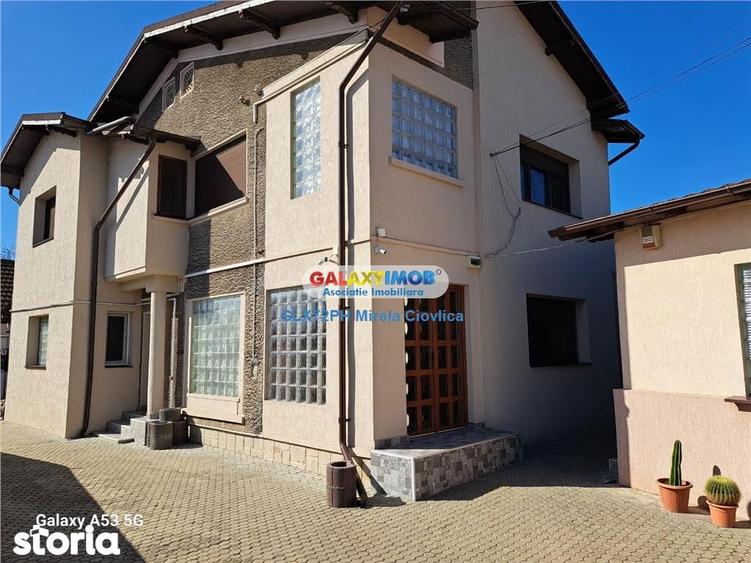 Casă cu 4 camere cu Teren 985 Mp în Central