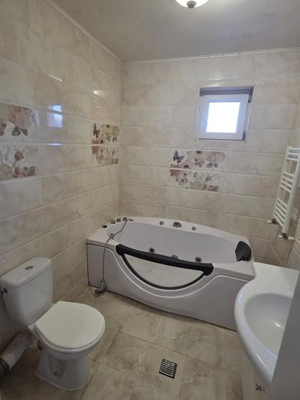 Apartament cu 3 camere decomandat în Berceni