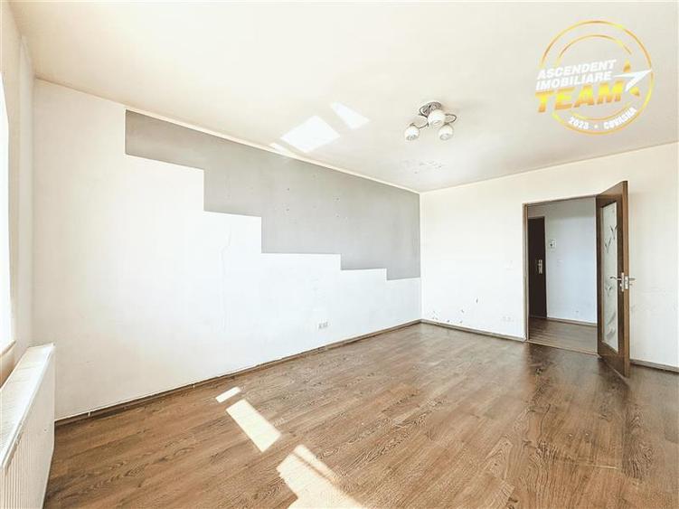 Apartament cu 2 camere decomandat în Simeria