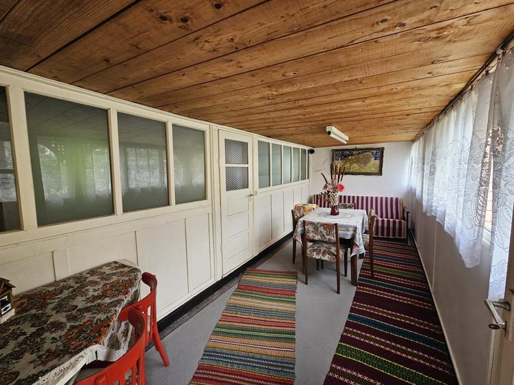 Casă cu 6 camere cu Teren 1800 Mp în Călugareni