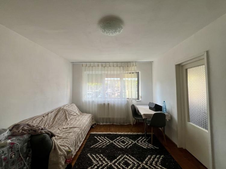 Apartament cu 2 camere semidecomandat, mobilat în Soarelui