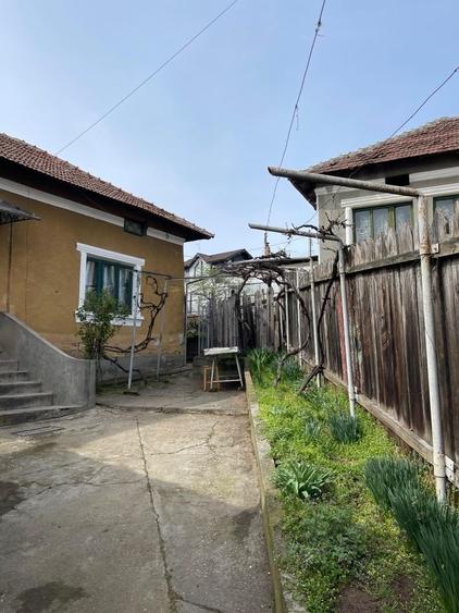 Casă cu 4 camere în Șimian