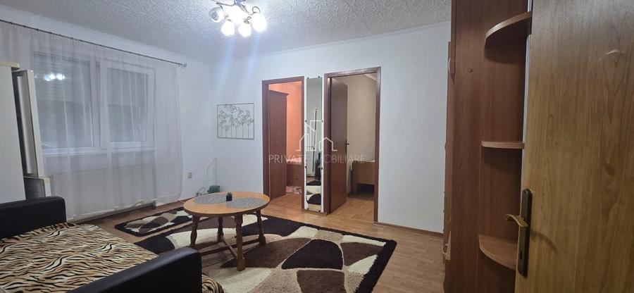Apartament cu 3 camere decomandat, mobilat în Est