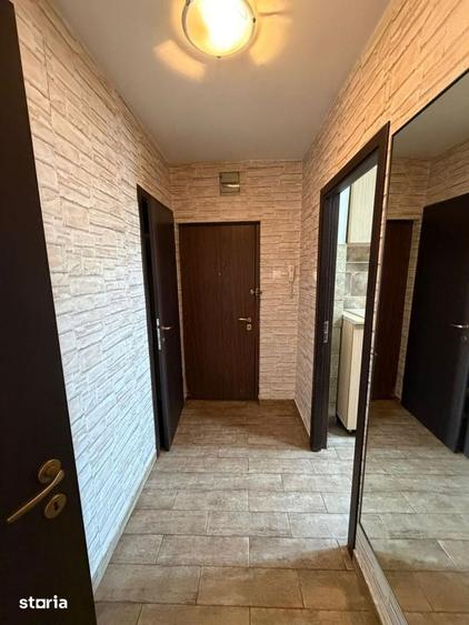 Apartament cu 3 camere semidecomandat în Titan