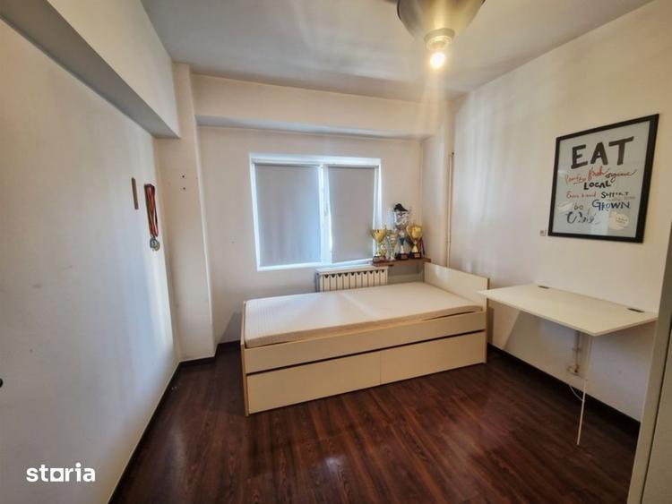 Apartament cu 4 camere decomandat în Tei