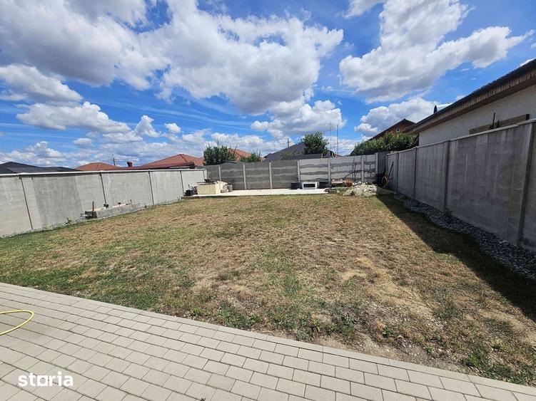 Casă cu 4 camere cu Teren 490 Mp în Sântandrei