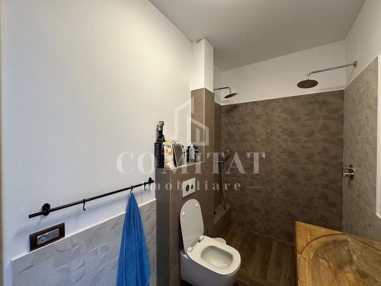 Apartament cu 3 camere semidecomandat în Gruia