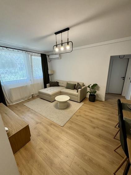 Apartament cu 2 camere semidecomandat, mobilat în Ultracentral