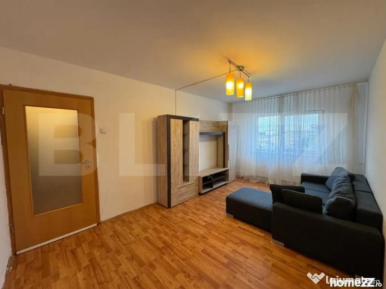 Apartament cu 3 camere decomandat în Sărari
