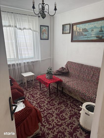 Apartament cu 3 camere semidecomandat în Titan