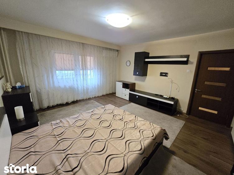 Garsonieră decomandată, mobilată în Decebal