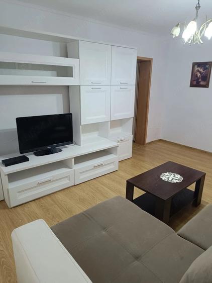 Apartament cu 3 camere semidecomandat în Decebal
