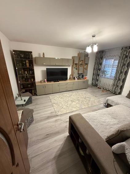 Apartament cu 3 camere decomandat, mobilat în 1 Mai