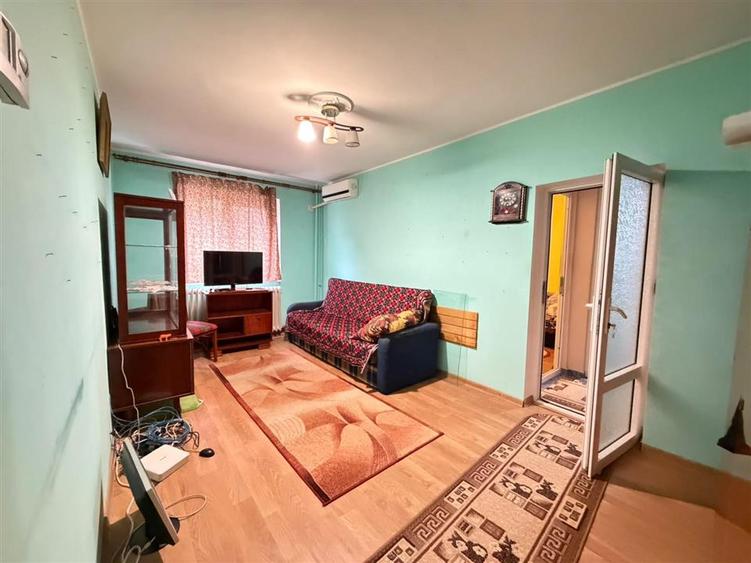 Apartament cu 2 camere semidecomandat în Podu Roș