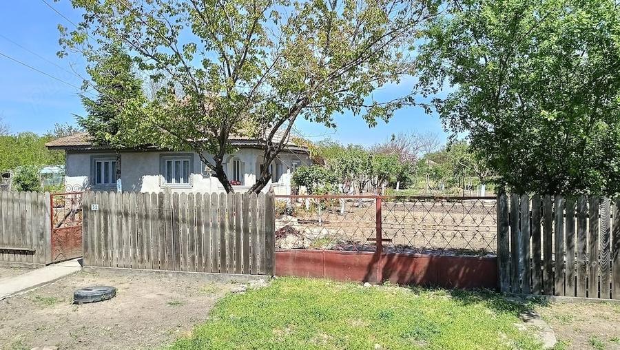 Casă cu 4 camere cu Teren 1350 Mp în Gheorghe Lazăr
