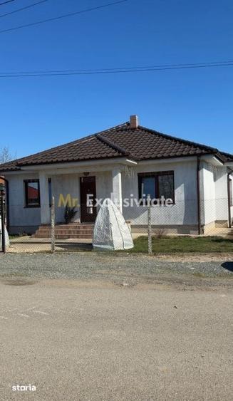 Casă cu 4 camere decomandat cu Teren 835 Mp în Lazuri