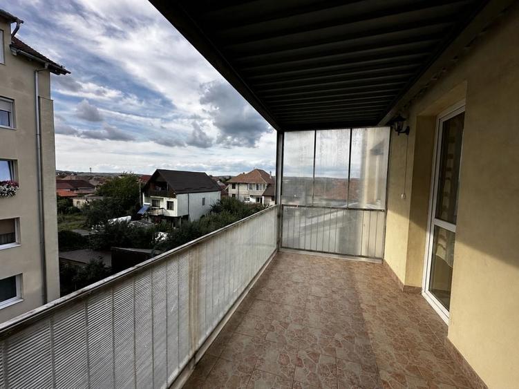 Apartament cu 4 camere decomandat în Exterior Vest