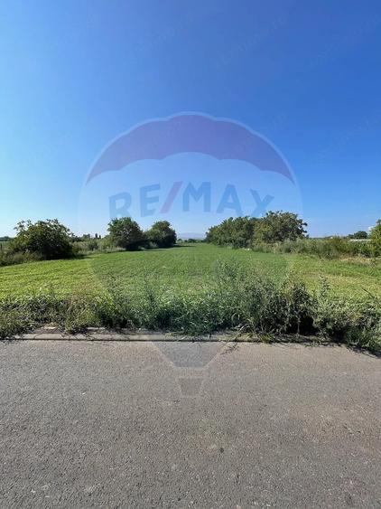 Teren de 4370 mp, în Central