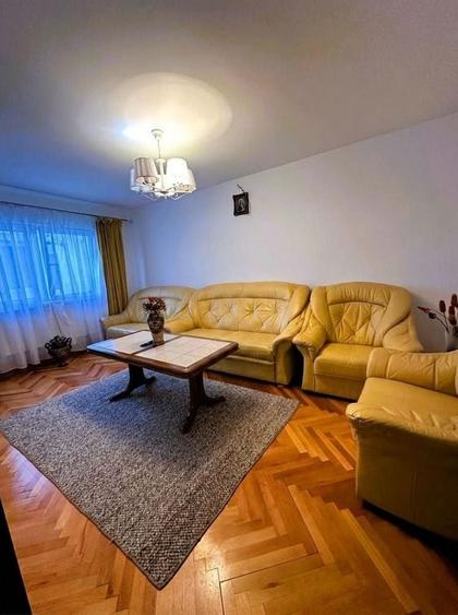 Apartament cu 4 camere decomandat în Crinț