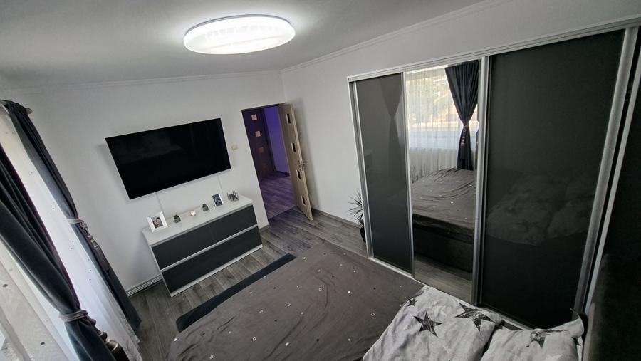Apartament cu 3 camere în Argeșelu
