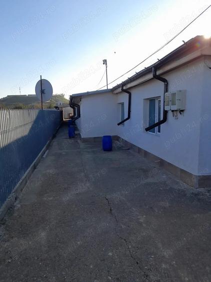 Casă cu 8 camere cu Teren 180000 Mp în Pietroiu