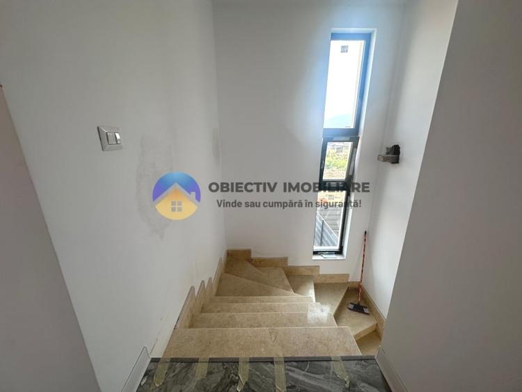 Casă cu 3 camere cu Canalizare în Est