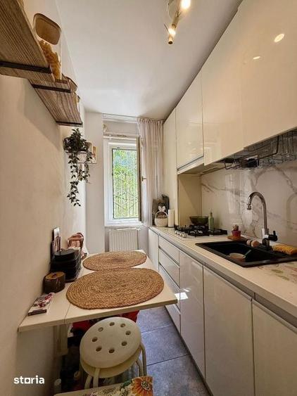 Apartament cu 3 camere decomandat în Craiovița Nouă