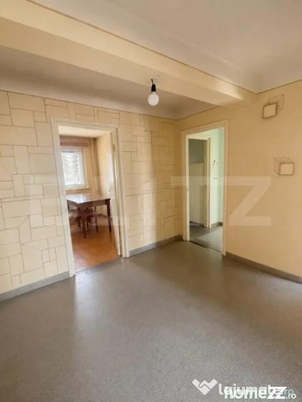 Apartament cu 4 camere decomandat în Piața Centrală