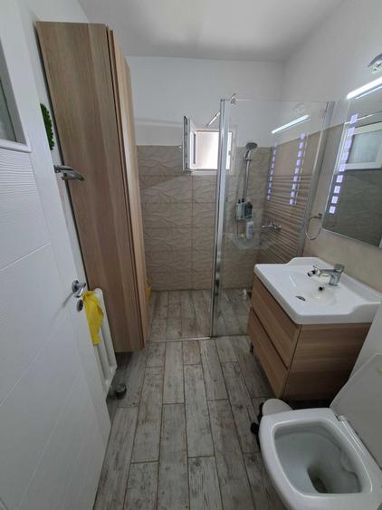 Apartament cu 3 camere semidecomandat în Basarab