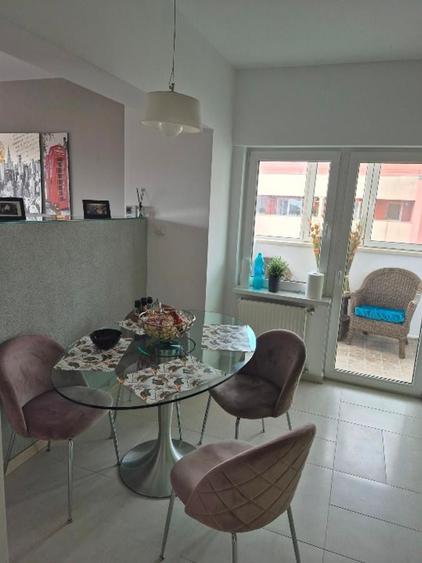 Apartament cu 2 camere decomandat în Drumul Taberei