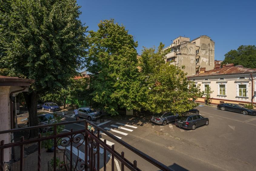 Apartament cu 3 camere semidecomandat în Pache Protopopescu