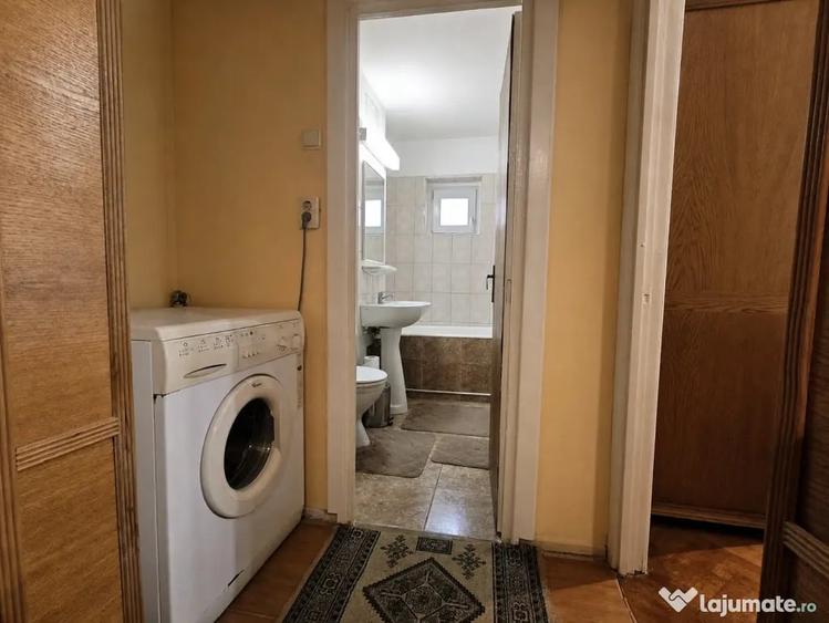 Apartament cu 3 camere decomandat în Girocului