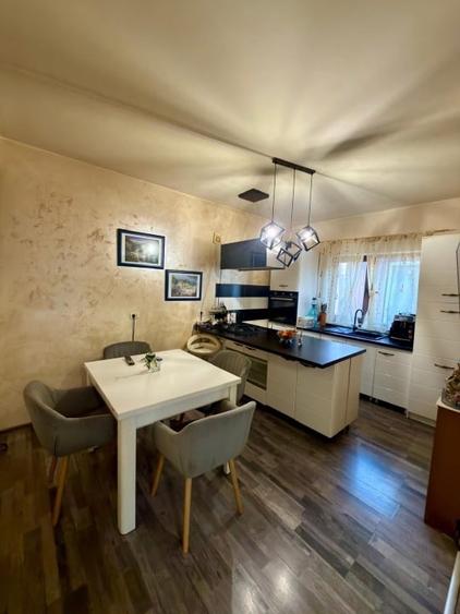 Duplex cu 4 camere cu Canalizare în Valea Adâncă