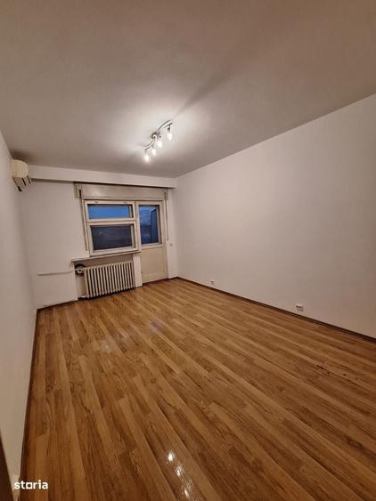 Apartament cu 3 camere în Brezoianu