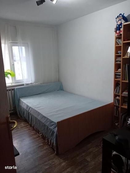 Apartament cu 4 camere decomandat în Baicului