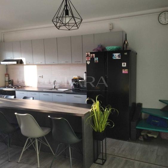Apartament cu 4 camere semidecomandat, mobilat în Florești