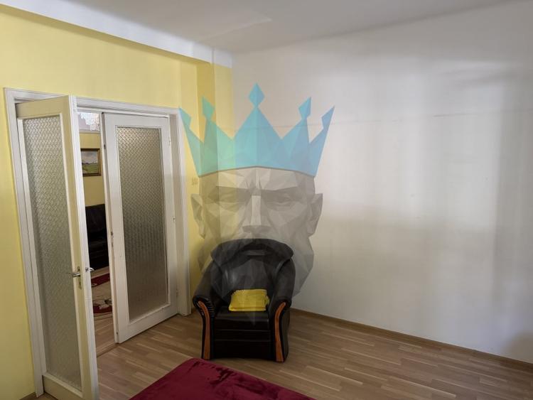Apartament cu 3 camere semidecomandat, mobilat în P-ța Rosetti
