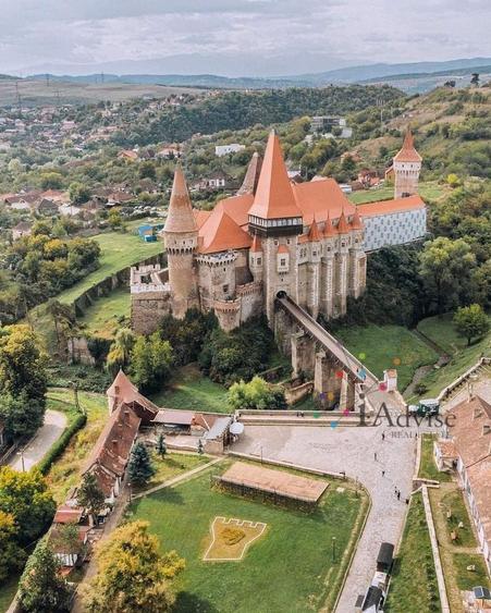 Teren Construcții intravilan de 200000 mp, în Bran