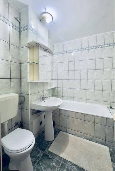 Apartament cu 3 camere decomandat în Răcădău