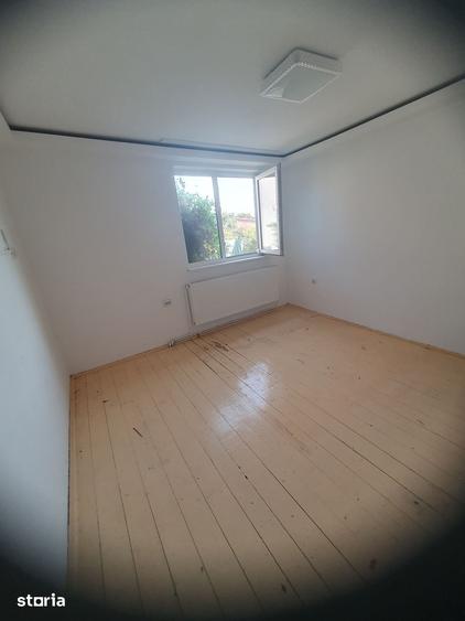 Casă cu 5 camere cu Teren 370 Mp în Școlilor