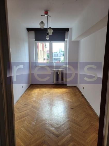 Apartament cu 4 camere semidecomandat în Dorobanți